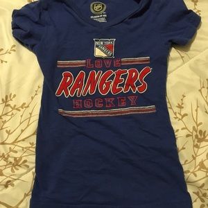 Fits like a 4t New York Rangers t shirt